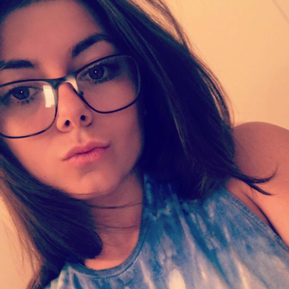 Meet your Posher, Hallie